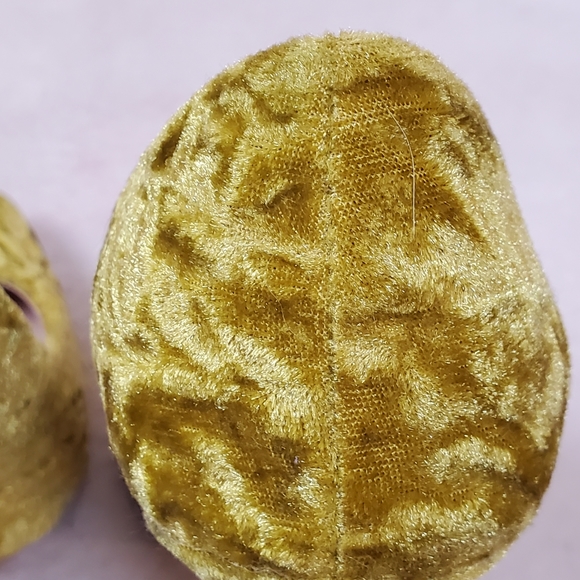 Gold crushed velvet heels - Picture 5 of 8